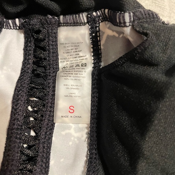 1-piece Small Swimsuit - Picture 6 of 6